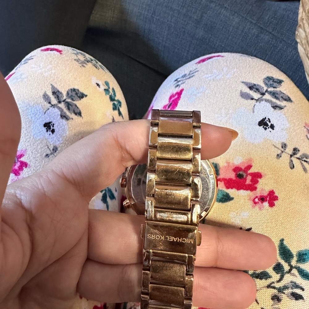 Rose gold Micheal kors watch - Picture 5 of 5